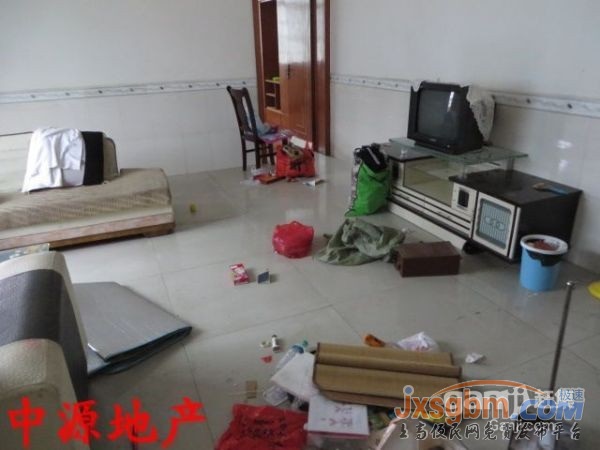 上高錦園小區，家具家電全配床三張，有地下室！