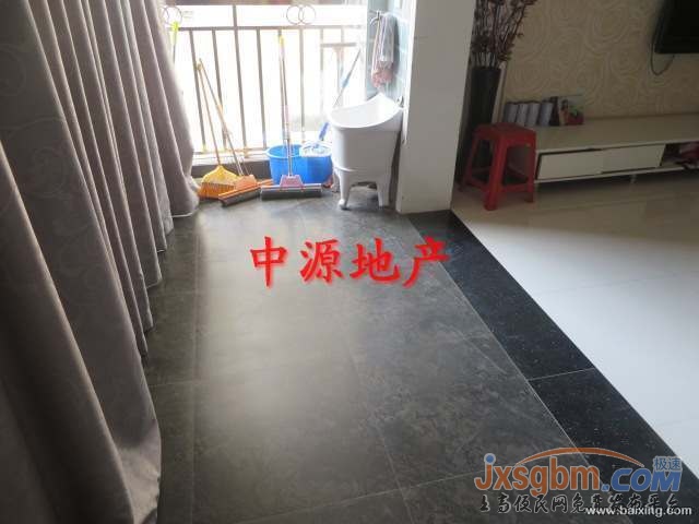 上高新城區旁小區房5樓，硬裝13萬，產權車庫23平